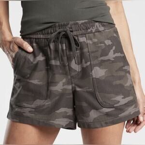 Athleta Farallon Camo Sweat Shorts Women's Size 14
